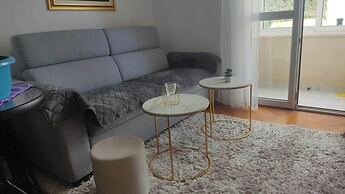 Immaculate Apartment in Center City With Parking