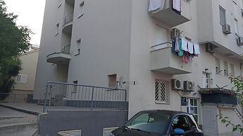 Immaculate Apartment in Center City With Parking