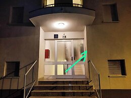 Immaculate Apartment in Center City With Parking