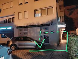 Immaculate Apartment in Center City With Parking