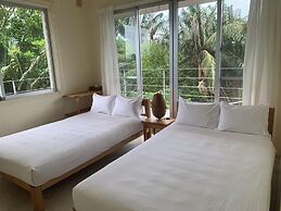 Blue Cave Hotel in Green