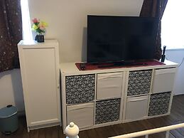 Beautiful 2-bed Apartment in Dagenham