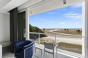 Ocean Club Treasure Island Hotel