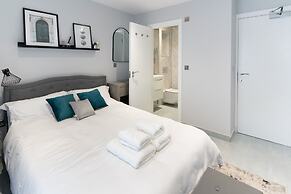 Luxury 5BD Guesthouse