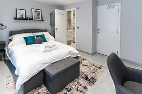 Luxury 5BD Guesthouse