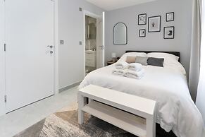 Luxury 5BD Guesthouse