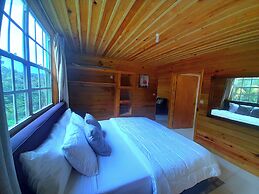 Pinard's Mountain Resort- Cottage 8