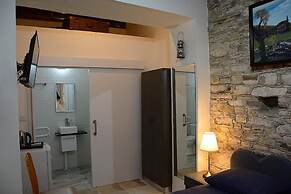 Lazaros Stonehouse