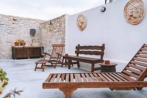 Lazaros Stonehouse