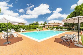 Noce Family Apt Shared Pool,volterra
