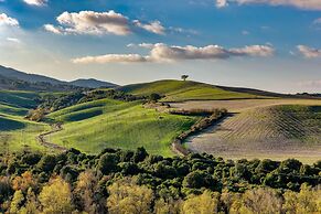 Noce Family Apt Shared Pool,volterra