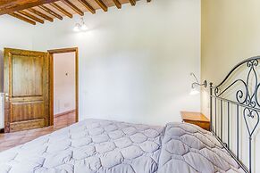 Noce Family Apt Shared Pool,volterra