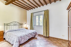 Noce Family Apt Shared Pool,volterra