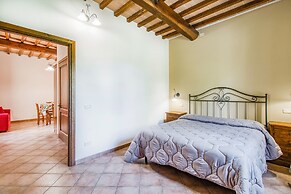 Noce Family Apt Shared Pool,volterra