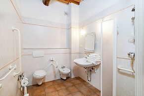 Noce Family Apt Shared Pool,volterra