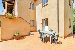 Oliva Family Apt Shared Pool,volterra