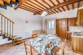 Oliva Family Apt Shared Pool,volterra