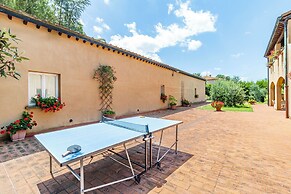 Oliva Family Apt Shared Pool,volterra