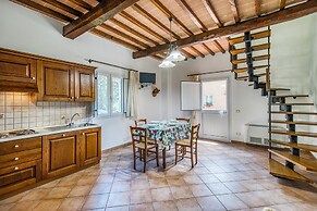 Oliva Family Apt Shared Pool,volterra