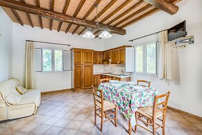 Oliva Family Apt Shared Pool,volterra