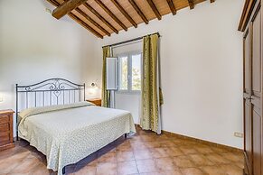 Oliva Family Apt Shared Pool,volterra