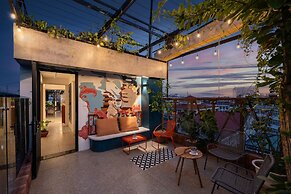 Le Parfum Apartment And Hotel