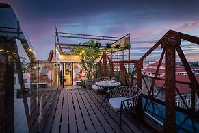 Le Parfum Apartment And Hotel