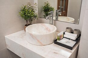 Le Parfum Apartment And Hotel