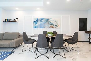 S Plaza Suites Hotel