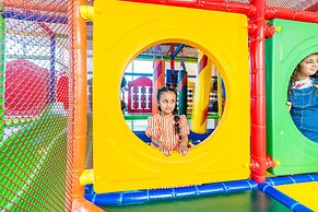 S Plaza Suites Hotel