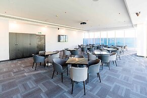 S Plaza Suites Hotel