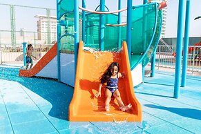 S Plaza Suites Hotel