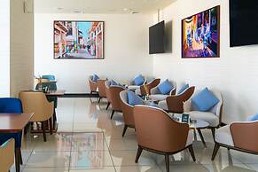 S Plaza Suites Hotel