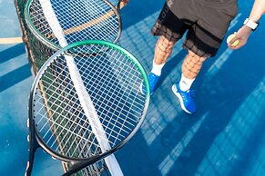 S Plaza Suites Hotel