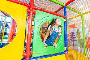 S Plaza Suites Hotel