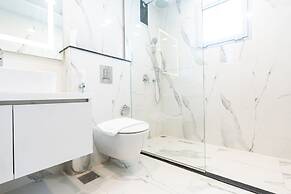 S Plaza Suites Hotel