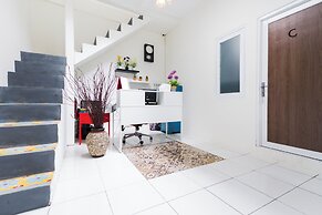 OYO 2975 House Of Mahira Syariah