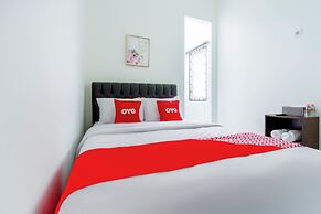 OYO 2975 House Of Mahira Syariah