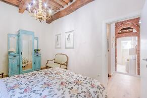 Casa Smart in Lucca With 1 Bedrooms and 2 Bathrooms