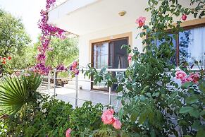 House w Balcony and Garden 1 min to Beach in Datca