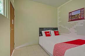 OYO 3208 Villa Inn App Trawas Bintaro Syariah