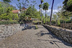 OYO 3208 Villa Inn App Trawas Bintaro Syariah