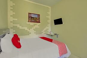 OYO 3208 Villa Inn App Trawas Bintaro Syariah