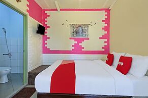 OYO 3208 Villa Inn App Trawas Bintaro Syariah