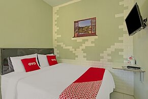 OYO 3208 Villa Inn App Trawas Bintaro Syariah