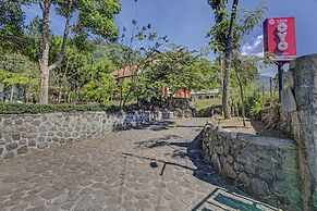 OYO 3208 Villa Inn App Trawas Bintaro Syariah