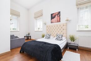 Krakow Two-storey Apartment by Renters