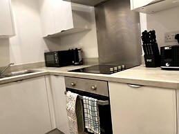 Stunning 2-bed Serviced Apartment in Swindon