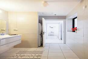 SeaPark Luxury Apartments