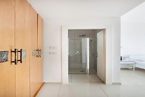 SeaPark Luxury Apartments